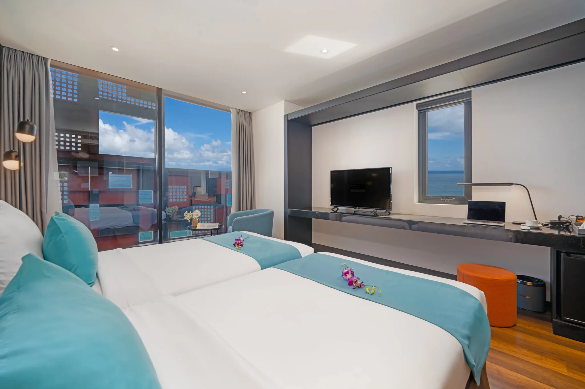 Family Room with Sea View